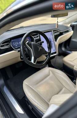 Лифтбек Tesla Model S 2015 в 