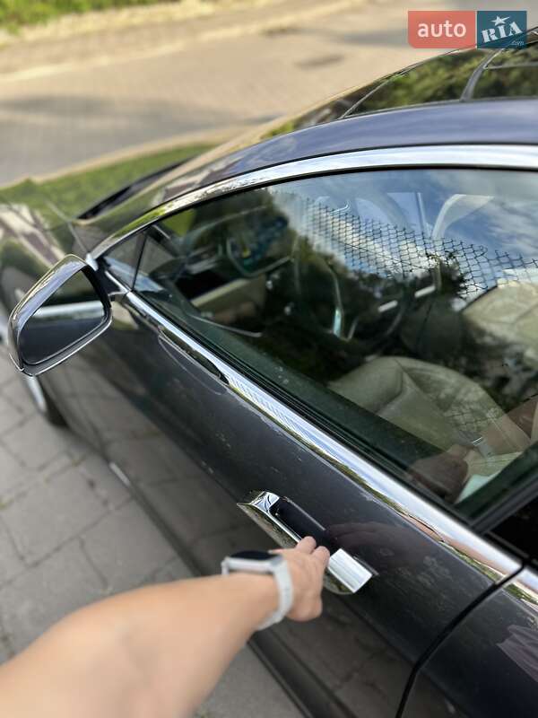 Лифтбек Tesla Model S 2015 в Львове