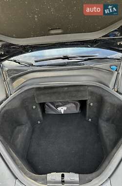 Лифтбек Tesla Model S 2015 в 