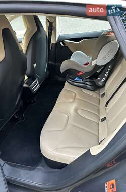Лифтбек Tesla Model S 2015 в 