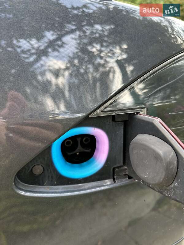 Лифтбек Tesla Model S 2015 в Львове