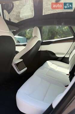Лифтбек Tesla Model S 2023 в Овруче