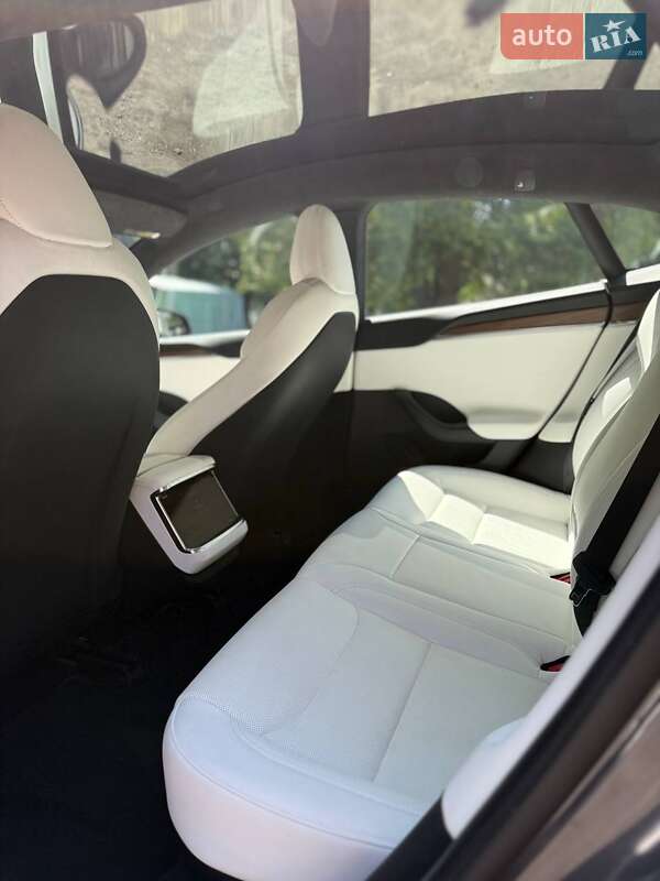 Ліфтбек Tesla Model S 2023 в Овручі