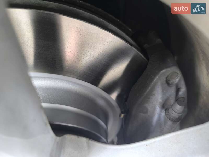 Ліфтбек Tesla Model S 2015 в Черкасах фото 7 Ліфтбек Tesla Model S 2015 в Черкасах