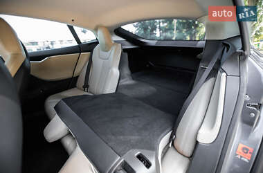 Лифтбек Tesla Model S 2014 в 