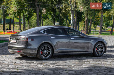 Лифтбек Tesla Model S 2014 в 