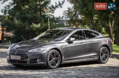 Лифтбек Tesla Model S 2014 в 