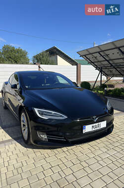 Tesla Model S 2019