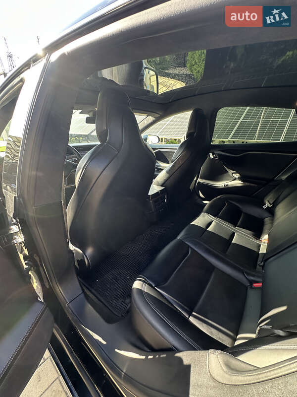 Лифтбек Tesla Model S 2019 в Деражне