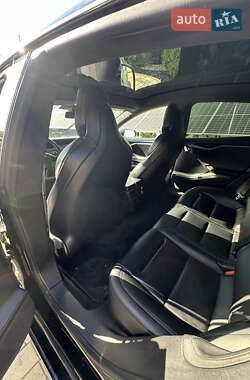 Лифтбек Tesla Model S 2019 в 
