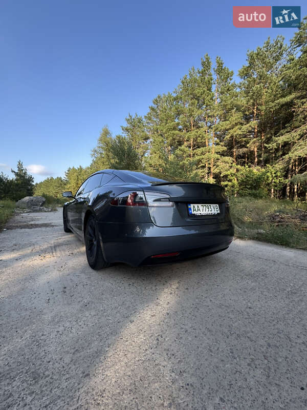 Ліфтбек Tesla Model S 2016 в Києві