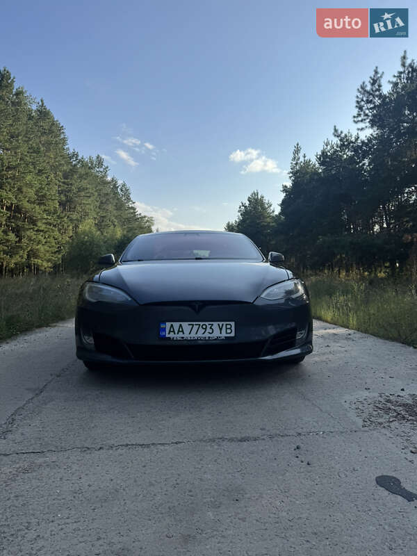 Ліфтбек Tesla Model S 2016 в Києві