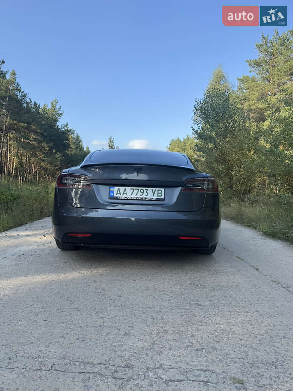 Ліфтбек Tesla Model S 2016 в Києві
