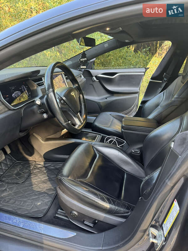 Ліфтбек Tesla Model S 2016 в Києві