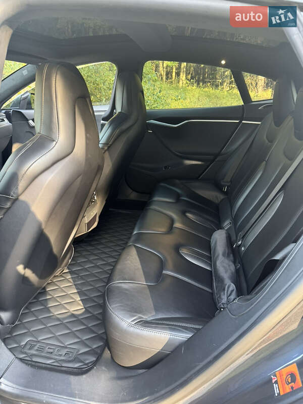 Ліфтбек Tesla Model S 2016 в Києві
