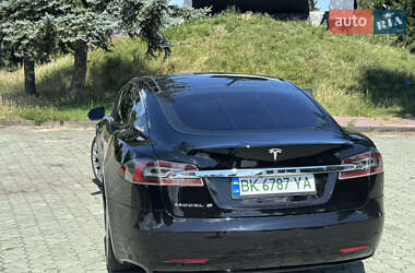 Лифтбек Tesla Model S 2016 в 