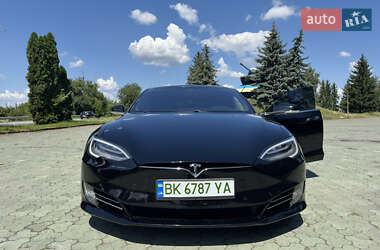 Лифтбек Tesla Model S 2016 в 