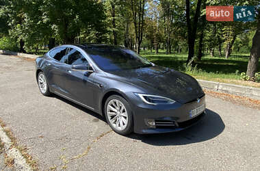 Ліфтбек Tesla Model S 2017 в Кременчуці
