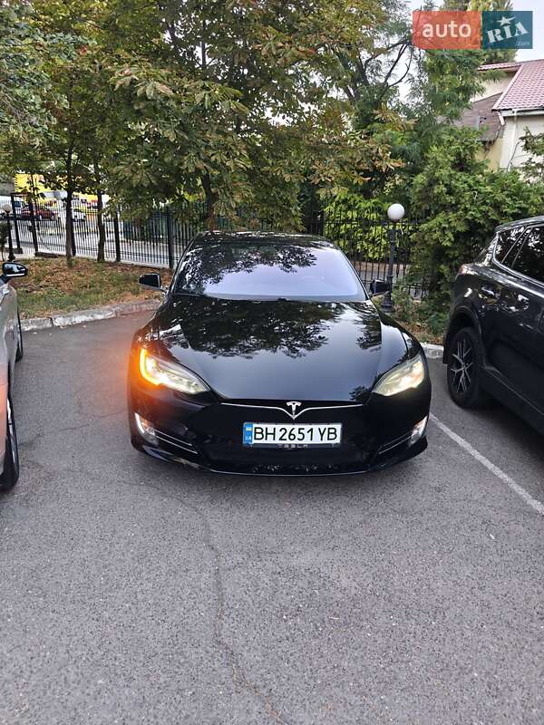 Лифтбек Tesla Model S 2017 в 
