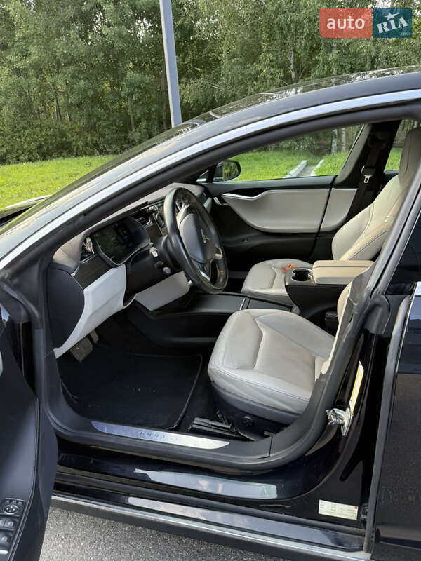 Лифтбек Tesla Model S 2016 в Киеве