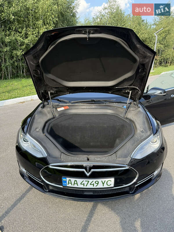 Лифтбек Tesla Model S 2016 в Киеве
