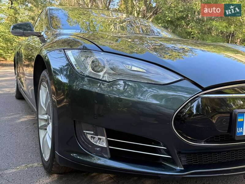 Лифтбек Tesla Model S 2014 в Запорожье