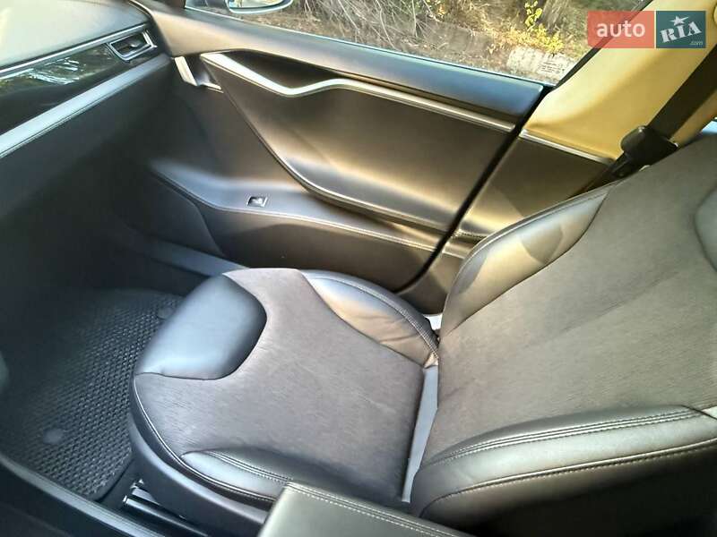 Лифтбек Tesla Model S 2014 в Запорожье