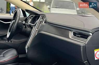 Лифтбек Tesla Model S 2013 в 