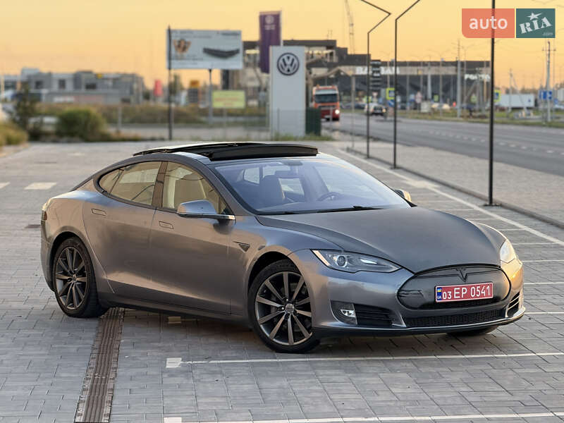 Лифтбек Tesla Model S 2013 в Луцке