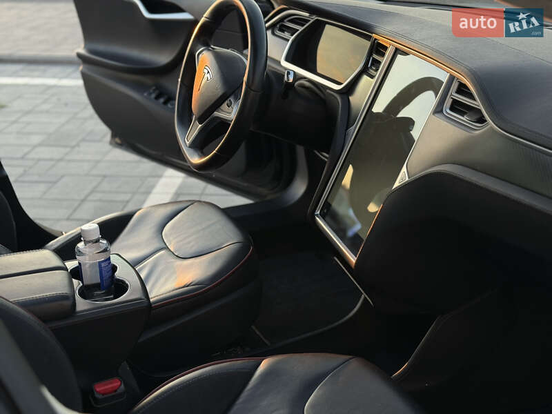 Лифтбек Tesla Model S 2013 в Луцке