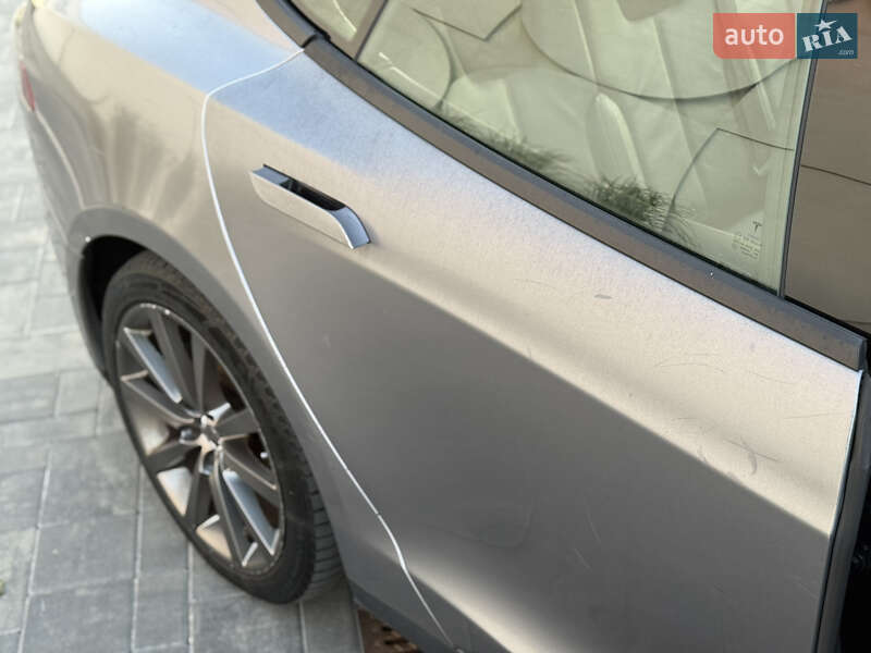 Лифтбек Tesla Model S 2013 в Луцке