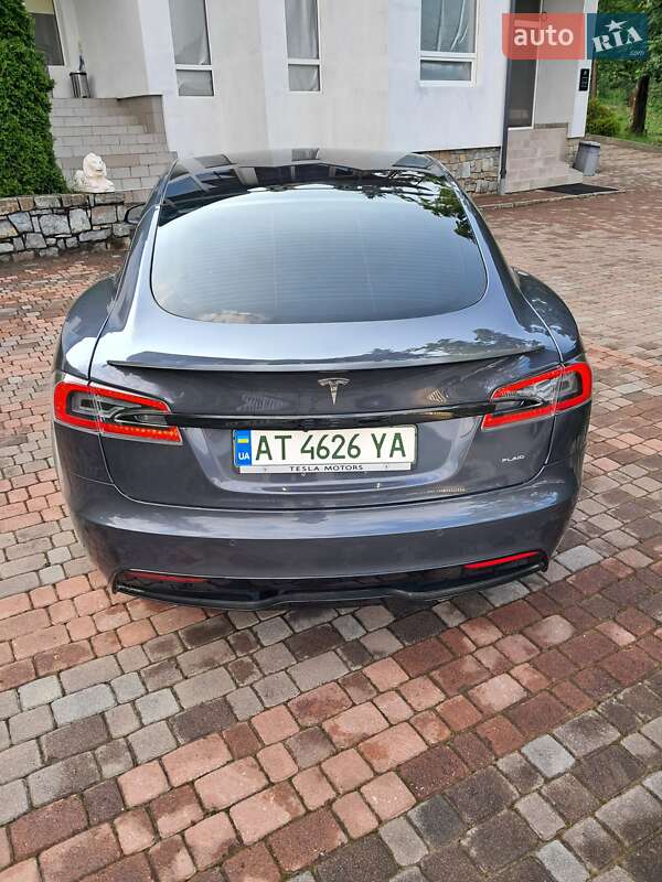Лифтбек Tesla Model S 2021 в Коломые