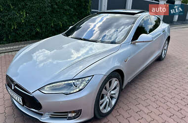 Лифтбек Tesla Model S 2015 в 