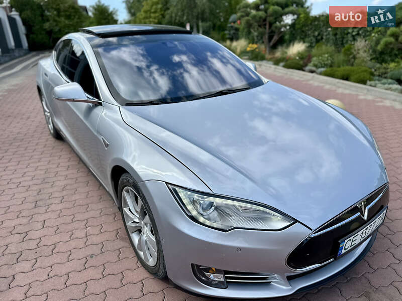 Ліфтбек Tesla Model S 2015 в Чернівцях