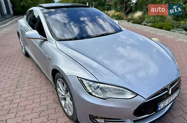 Лифтбек Tesla Model S 2015 в 