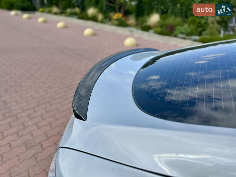 Ліфтбек Tesla Model S 2015 в Чернівцях