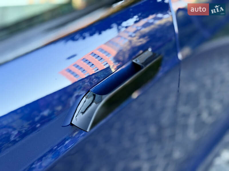 Лифтбек Tesla Model S 2021 в Львове