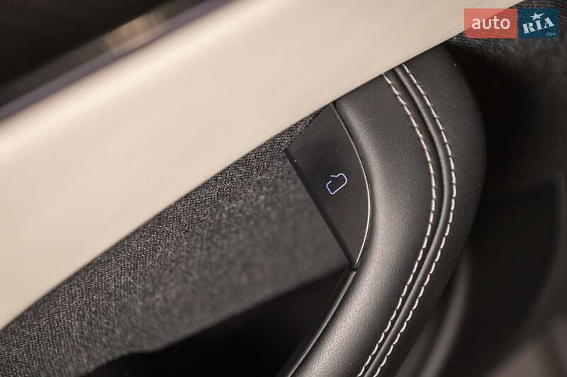 Ліфтбек Tesla Model S 2021 в Одесі фото 48 Ліфтбек Tesla Model S 2021 в Одесі