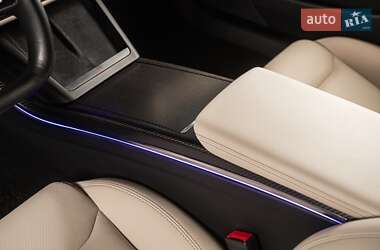 Лифтбек Tesla Model S 2021 в 