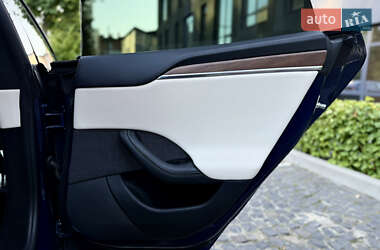 Лифтбек Tesla Model S 2021 в 