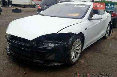Лифтбек Tesla Model S 2016 в 