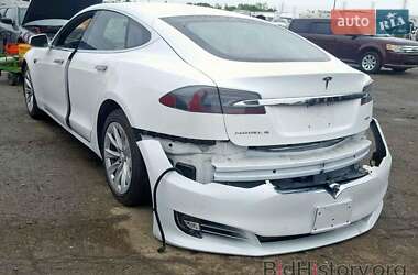 Лифтбек Tesla Model S 2016 в 