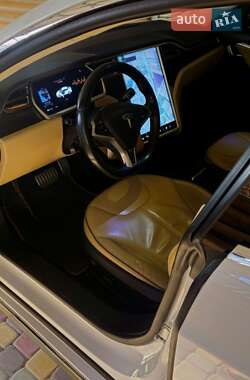 Лифтбек Tesla Model S 2013 в 
