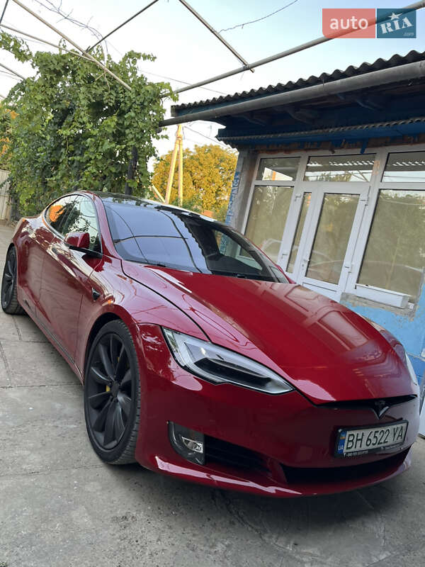 Лифтбек Tesla Model S 2018 в 