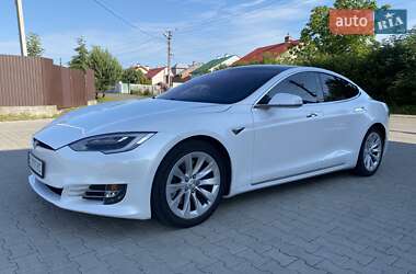 Лифтбек Tesla Model S 2016 в Львове