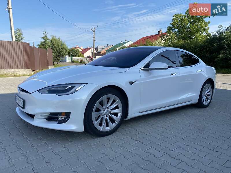 Лифтбек Tesla Model S 2016 в 