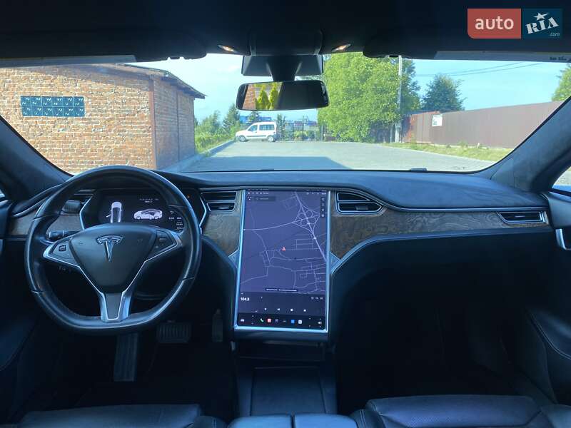 Лифтбек Tesla Model S 2016 в Львове