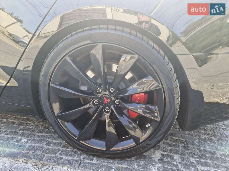 Ліфтбек Tesla Model S 2020 в Димері