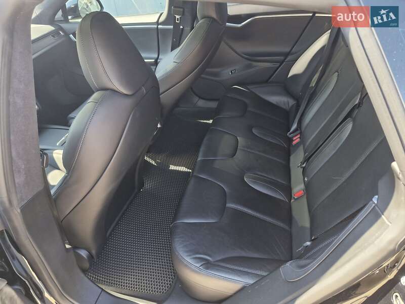 Ліфтбек Tesla Model S 2020 в Димері