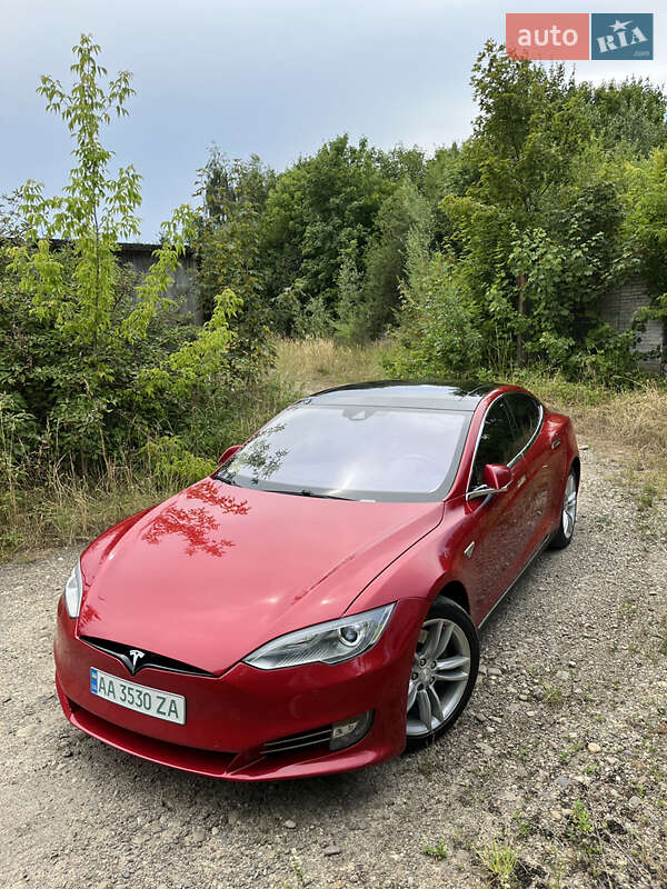 Лифтбек Tesla Model S 2015 в Стрые